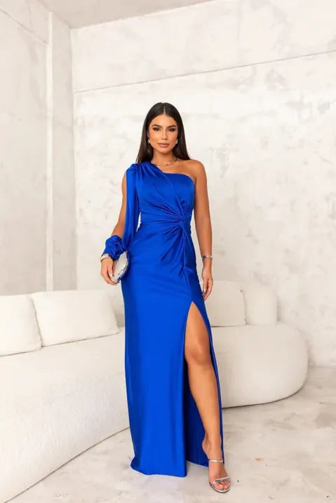 Damen-Abendkleid mit One-Shoulder-Form | klare Linienführung