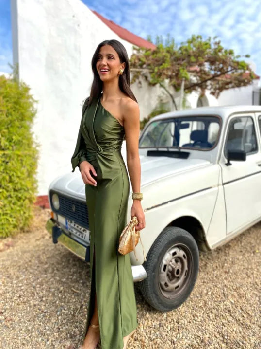 Damen-Abendkleid mit One-Shoulder-Form | klare Linienführung