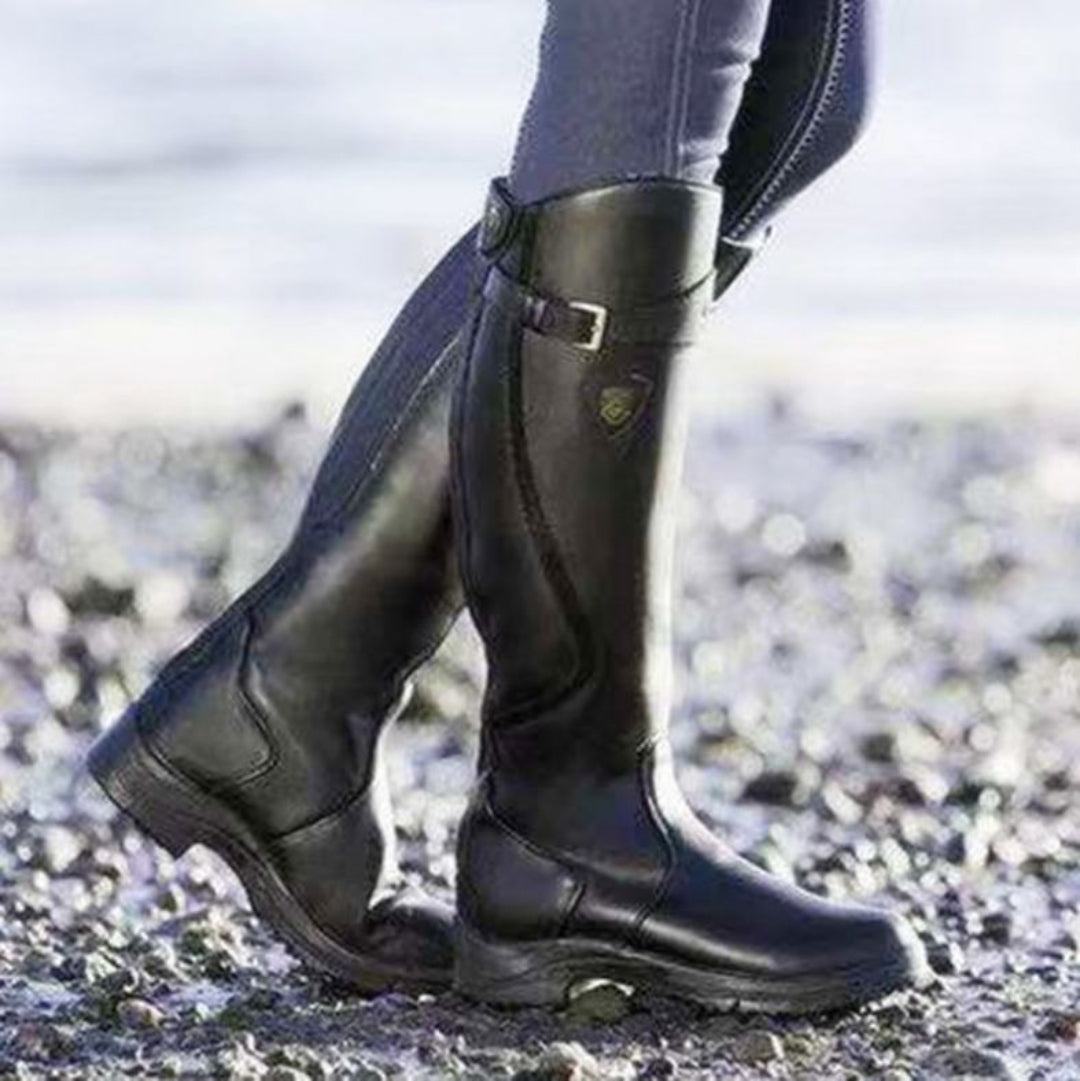 Damen-Stiefel mit moderner Silhouette | klare Linienführung