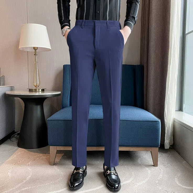 Herren-Hose mit formbetonter passform | geradliniger stil