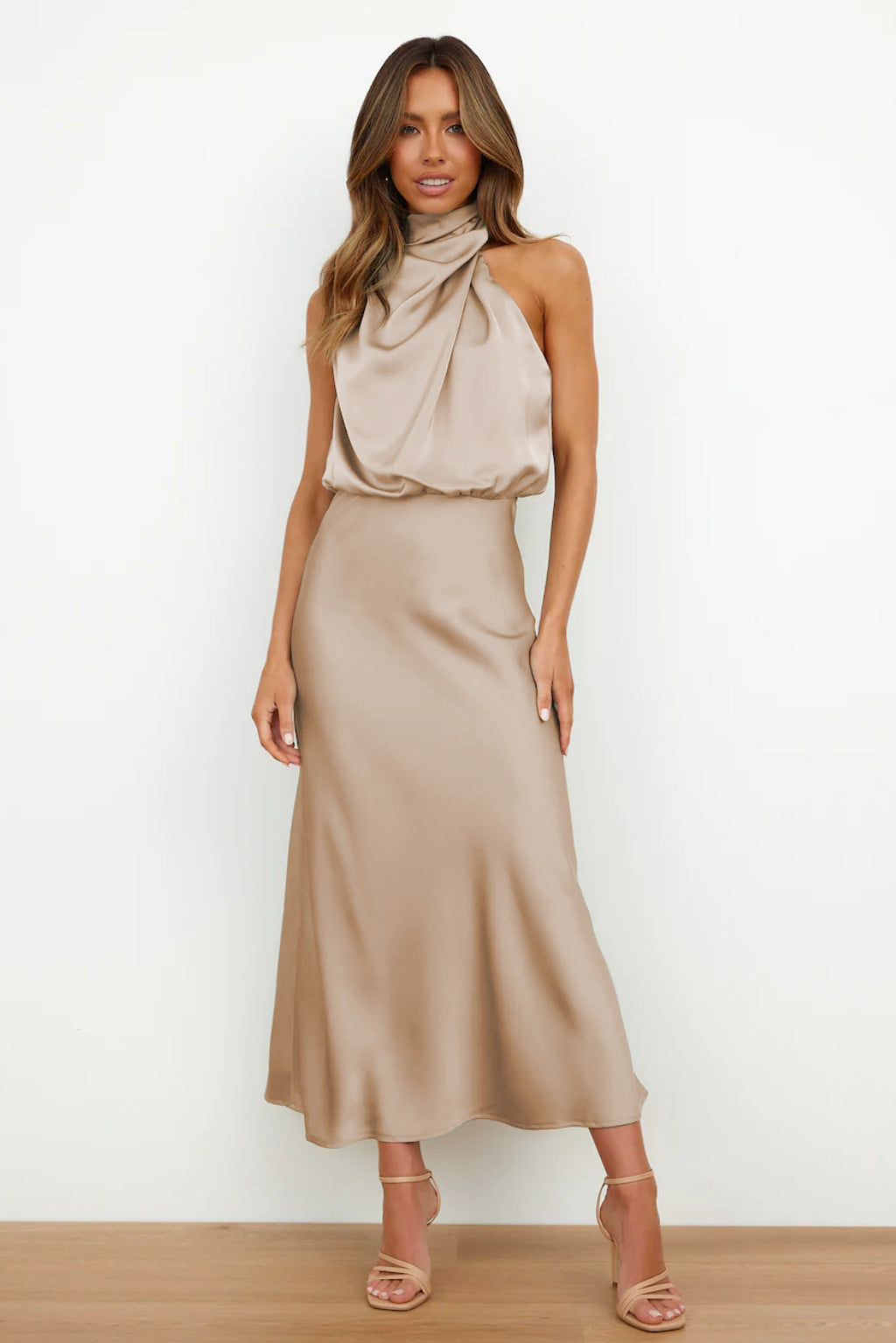 Damenkleid | Neckholder und A-Linienschnitt